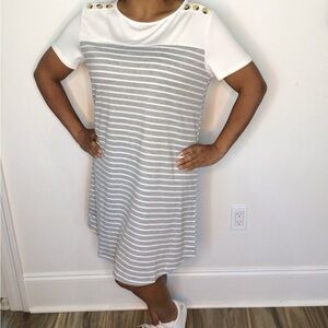 Casual White and Gray Mini Dress with Crew Neck Women’s Size XL Super Soft